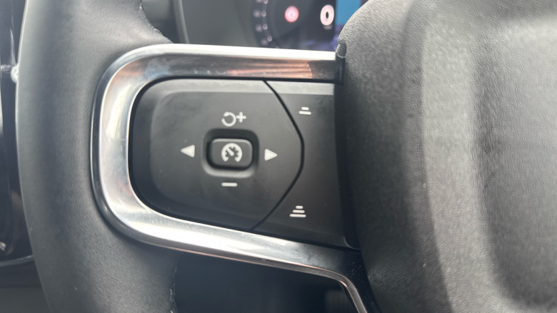 Volvo XC40 2.0 B3P Plus Black Edition 5dr Auto Petrol Estate